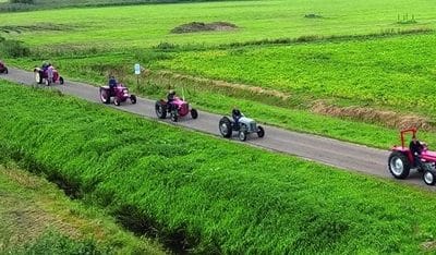 Najaarseditie Oostermoer Oldtimer Trekker Toertocht komt door Orvelte